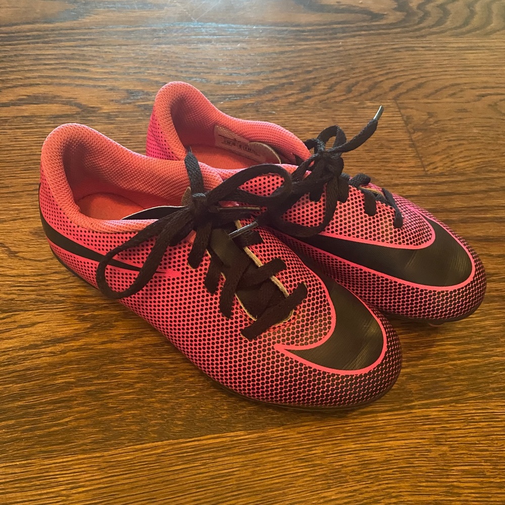 Nike Soccer Cleats - Girls Size 1, Pink!